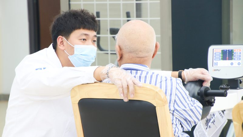 护工护理方案与家政护理方案：本质差异与适用场景**