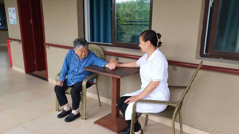 护工与保姆：工作内容有何区别？**