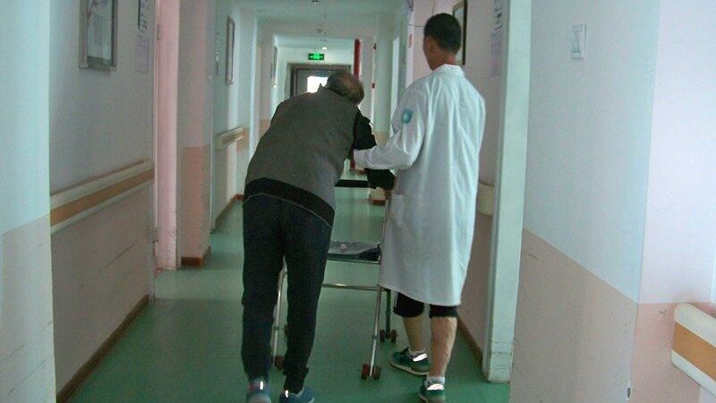 养老照护机器人：揭秘其型号与价格背后的故事