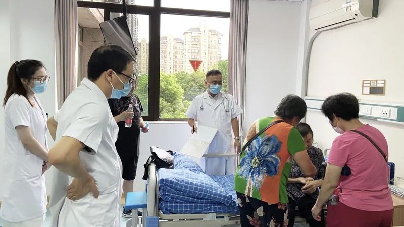 家政护工服务合同，规范先行**