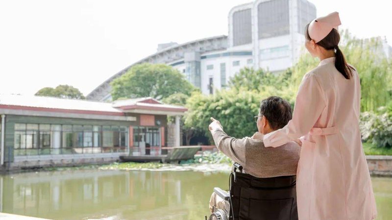 目前市场上，有多家品牌提供厨房适老化改造服务，以下是一些值得推荐的品牌：