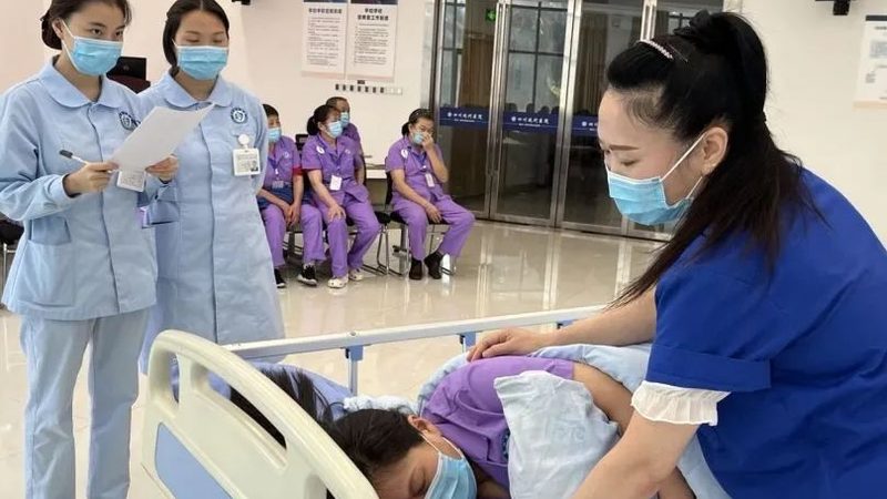 护理型床位的配件选择同样重要，以下是一些常用配件及其作用：